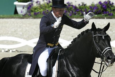Reiten Weltfest des Pferdesports CHIO in Aachen Dressur Grand Prix CDIO Preis der Familie Tesch Reiten, Weltfest des Pferdesports, CHIO in Aachen, Dressur, Grand Prix CDIO, Preis der Familie Tesch, Jubel Matthias Alexander Rath (GER) auf Totilas. Jubel, Freude, Aktion, Einzelbild. riding World Festival the Equestrian Sports CHIO in Aachen Dressage Grand Prix CDIO Prize the Family Tesch cheering Matthias Alexander Rath ger on Totilas cheering happiness Action shot Single
