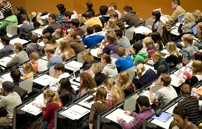 imago54564718h_opt Bildnummer: 54564718 Datum: 25.10.2010 Copyright: imago/Thomas Müller Jena: Studenten sitzen am Mittag in dem vollen Hörsaal 1 der Friedrich Schiller Universität. Gesellschaft Schule Bildung kbdig xsk 2010 quer Highlight Studium FSU studieren Studierende Student Uni Vorlesung Bildung Studenten Bildnummer 54564718 Date 25 10 2010 Copyright Imago Thomas Mueller Jena Students sit at Lunch in the full Auditorium 1 the Friedrich Schiller University Society School Education Kbdig xSK 2010 horizontal Highlight Studies FSU study Students Student Univ Lecture Education Students