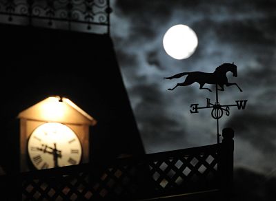 ITAR TASS RYAZAN RUSSIA SEPTEMBER 8 2014 A view of a running horse weathervane and a full moon ITAR-TASS: RYAZAN, RUSSIA. SEPTEMBER 8, 2014. A view of a running horse weathervane and a full moon. The supermoon, a condition when the Moon reaches its closest point to the Earth and appears much brighter and bigger. PUBLICATIONxINxGERxAUTxONLY premiumd RE14ED13 ITAR TASS RYAZAN Russia September 8 2014 a View of a RUNNING Horse weathervane and a Full Moon The Super Moon a Condition When The Moon reaches its closest Point to The Earth and appears Much brighter and Bigger PUBLICATIONxINxGERxAUTxONLY premiumd RE14ED13