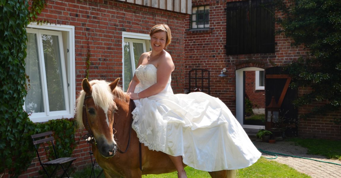 BU 3_Hochzeit zu Pferde auf Rehedyk_Bildnachweis Rehedyk ???????????????????????????????????? 