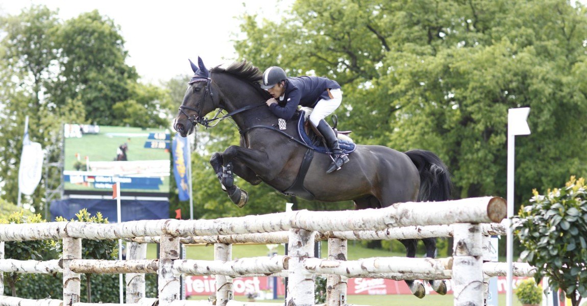 imago0011849049h Bildnummer: 11849049 Datum: 17.05.2012 Copyright: imago/Jacques Toffi Gilbert Tillmann Hello Max Springen-1.Quali-Derby 17,05,2012, Dressur-und Spring-Derby Hamburg,Derbypark; Reiten Reitsport Springen Springreiten xmk x0x 2012 quer Pferdesport Image number 11849049 date 17 05 2012 Copyright imago Jacques Toffi Gilbert Tillmann Hello Max Jump 1 Qualif Derby 17 05 2012 Dressage and Spring Derby Hamburg Derby Park riding Horse riding Jump showjumping xmk x0x 2012 horizontal Equestrian sports 