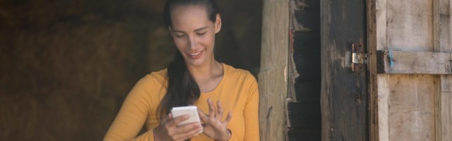 Female jockey using smart phone while standing at stable Copyright: xWavebreakmediaMicrox Panthermedia27547535,model rel Female jockey using smart phone while standing at stable Copyright: xWavebreakmediaMicrox Panthermedia27547535,model released, Symbolfoto ,property released 