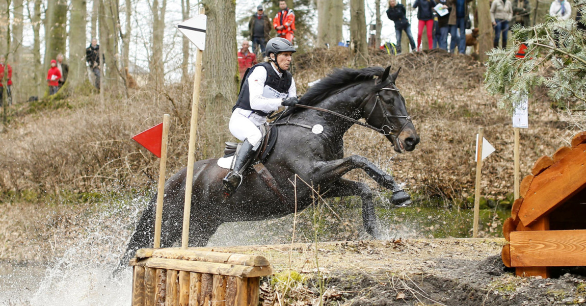 17.06. Bildnummer: 13402028 Datum: 14.04.2013 Copyright: imago/Jacques Toffi 14-04-2013, Hugo Pfohe Volvo Cross Country-Schloss Bredeneek-Bredeneek-Germany Preis der Kieler Volksbank, Vielseitigkeit CIC 2 Ingrid Klimke-FRH Butts Abraxxas-hann Pferdesport-Vielseitigkeit ; Pferdesport Reiten Military Vielseitigkeitsreiten x0x xkg 2013 quer Pferdesport Reiten Reitsport Vielseitigkeit Image number 13402028 date 14 04 2013 Copyright imago Jacques Toffi 14 04 2013 Hugo Pfohe Volvo Cross Country Castle Germany Prize the Kiel Peopleu0026#39;s Bank Versatility CIC 2 Ingrid Klimke FRH Butts Abraxxas Hann Equestrian sports Versatility Equestrian sports riding Military Versatility riding x0x xkg 2013 horizontal Equestrian sports riding Horse riding Versatility 