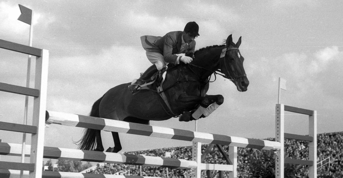 GroÔ¨Çer Preis von Europa in Aachen Spring Championat 1960 / Hans G¬∏nter Winkler auf Halla in Aktion 06.07.1960. Im Hinter Groﬂer Preis von Europa in Aachen Spring Championat 1960 / Hans G¸nter Winkler auf Halla in Aktion 06.07.1960. Im Hintergrund volle Trib¸ne *** Grand Prix of Europe in Aachen Jumping Championship 1960 Hans G¸nter Winkler on Halla in action 06 07 1960 In the background full grandstand HM 