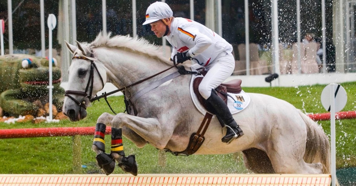 23.5. Bildnummer: 03862994 Datum: 11.08.2008 Copyright: imago/Sven Simon Hinrich Romeike (Deutschland) auf Marius; Gel‰nde, Gel‰ndepr¸fung, Cross Country, CrossCountry, Vdig, quer Olympische Spiele Peking 2008, Sommerspiele, Reiten, Reitsport, Military, Vielseitigkeitsreiten Hong Kong, Hongkong o0 Vielseitigkeitspr¸fung Vielseitigkeit Dynamik, Pferdesport OS Sommer Herren Einzel Einzelbild Aktion Personen Tiere Image number 03862994 date 11 08 2008 Copyright imago Sven Simon Hinrich Romeike Germany on Marius Centre Ground testing Cross Country Cross Country Vdig horizontal Olympic Games Beijing 2008 Summer Games riding Horse riding Military Versatility riding Hong Kong Hong Kong o0 Versatility test Versatility Dynamics Equestrian sports OS Summer men Singles Single Action shot Human Beings Animals 