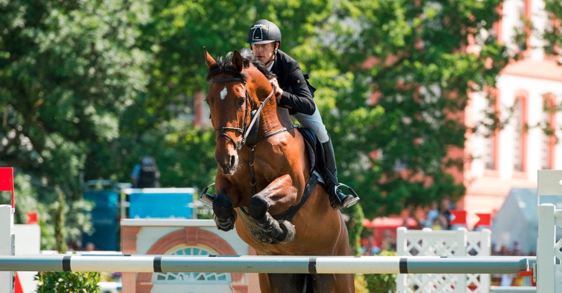 29.1. Bildnummer: 13114535 Datum: 28.05.2012 Copyright: imago/Jan Huebner 28.05.2012, Reiten - Internationales Wiesbadener Pfingstturnier, Springpr¸fung, Preis der Landeshauptstadt Wiesbaden v.l. 154 Noltes K¸chengirl, Reiter Marcus Ehning ; kbdig 2012 quer Pferdesport Reitsport Reiten Image number 13114535 date 28 05 2012 Copyright imago Jan Huebner 28 05 2012 riding International Wiesbaden Pfingstturnier Spring testing Prize the State capital Wiesbaden v l 154 Noltes Kitchen Girl Reiter Marcus Ehning Kbdig 2012 horizontal Equestrian sports Horse riding riding 