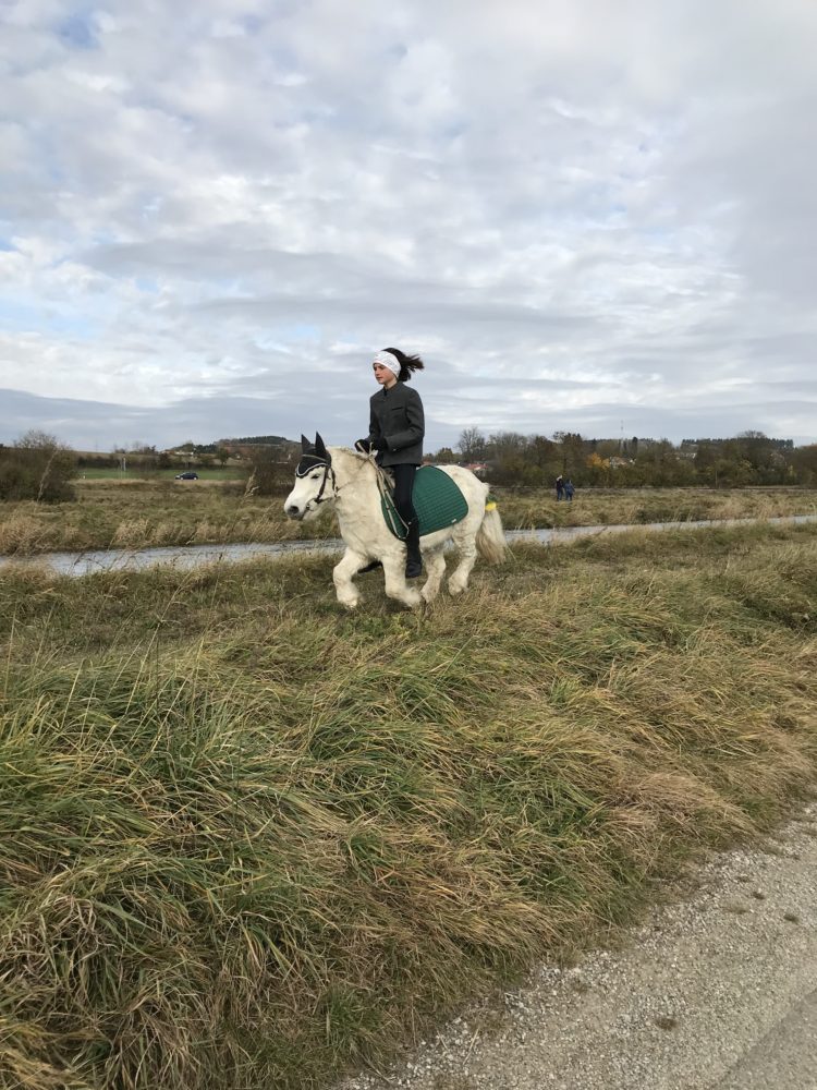 Lina und Arina stürmisch auf dem Weg zum Leonhardiritt❤️‍🔥🐎