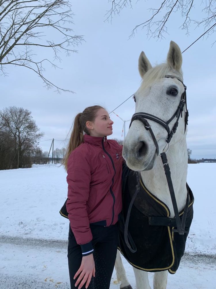 Schneepony🤍